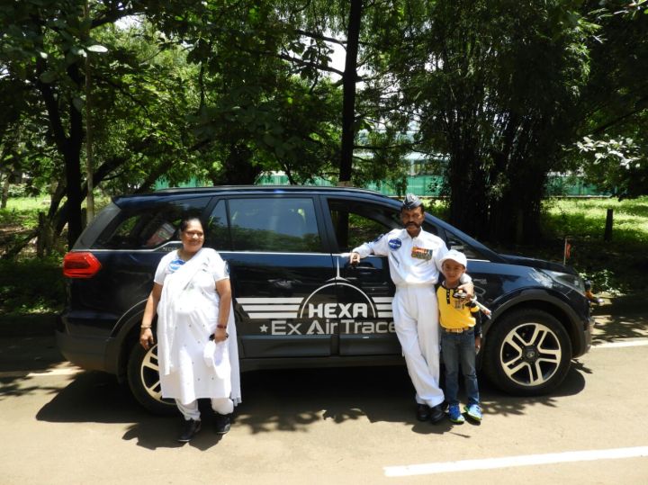 Hiremath and his wife with the HEXA at Belgaum