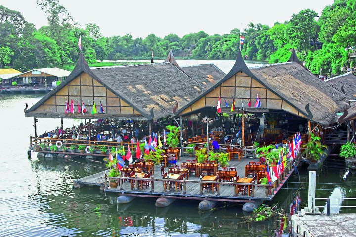 The Floating Restaurant on the river provides a scenic and panoramic view of the Bridge